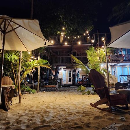 El Almendron Beach Hostel Guachaca Extérieur photo